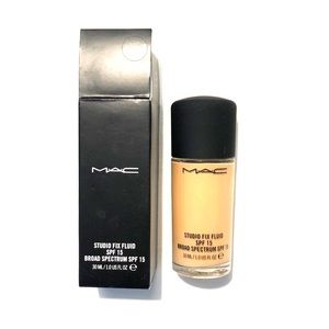 MAC Cosmetics Studio Fluid Fix Foundation in NC20